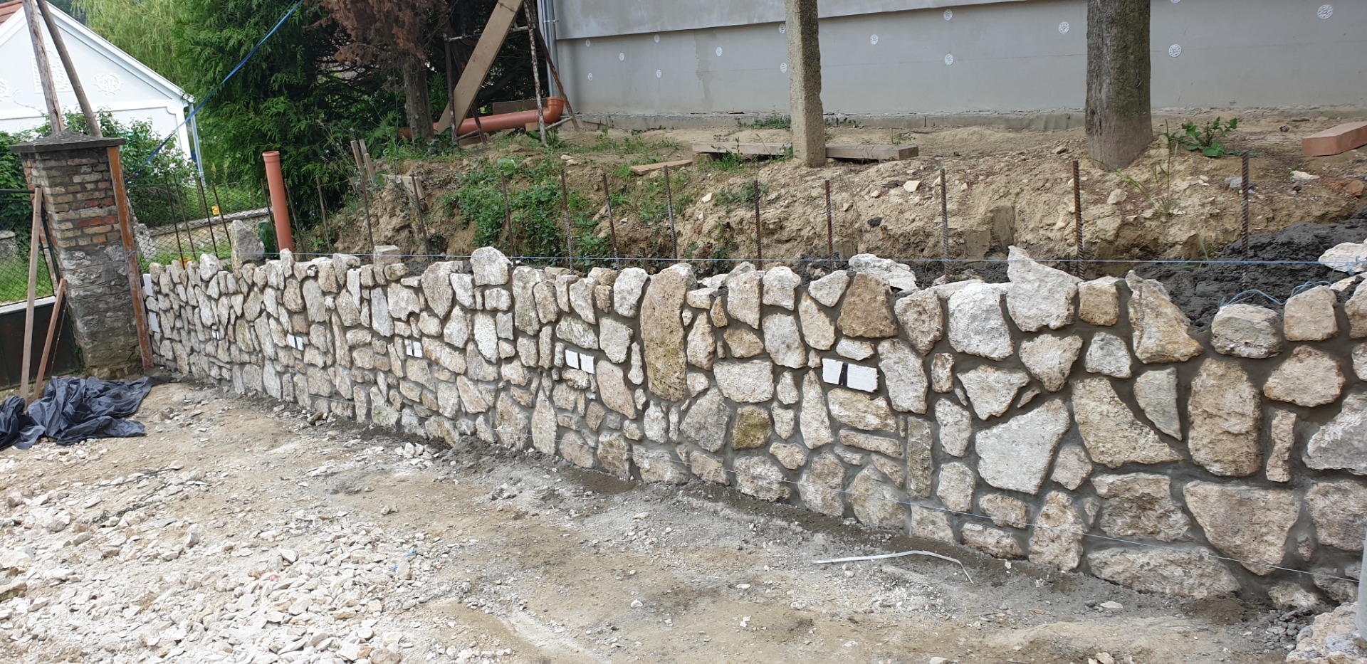 De lehet mészkő böl is. 