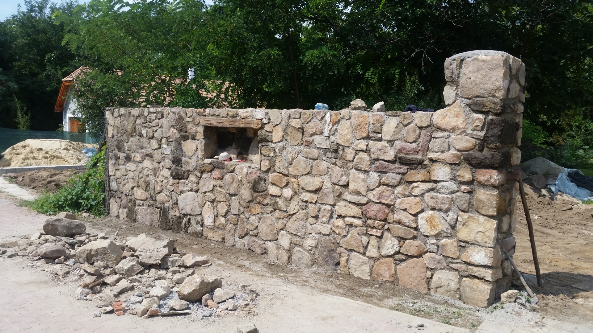 Vegyes faragott kőből 